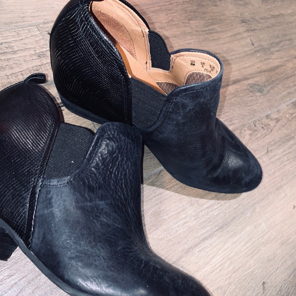 LF black boots